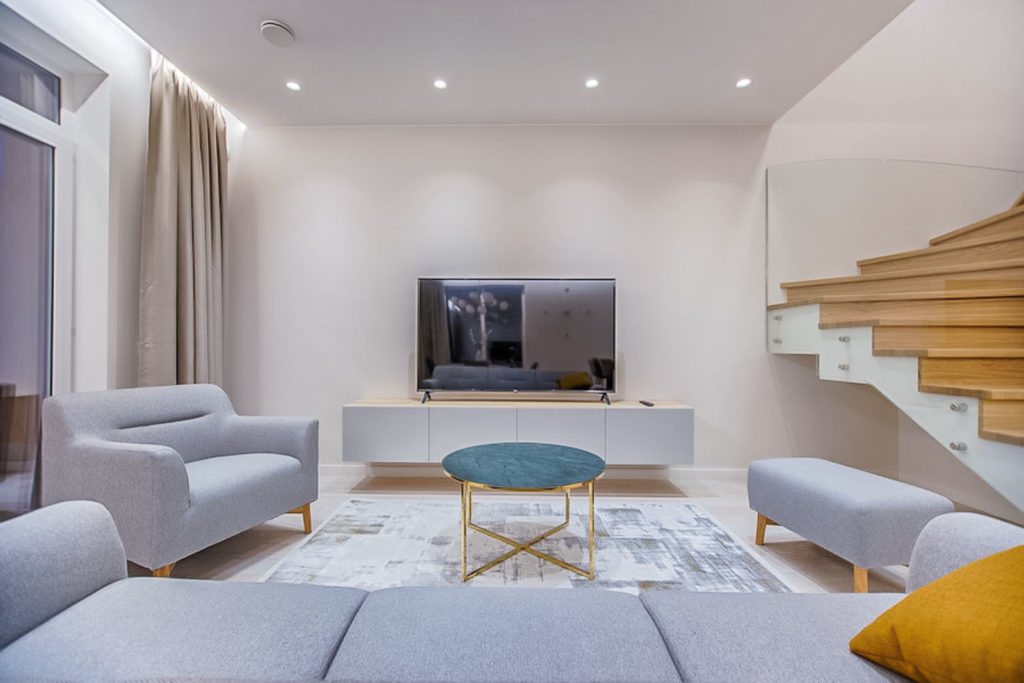 8 Tips On Staging Your Home For A Quick Sale | Bozeman Real Estate bozeman living room minimal staging | staging your home for a quick sale